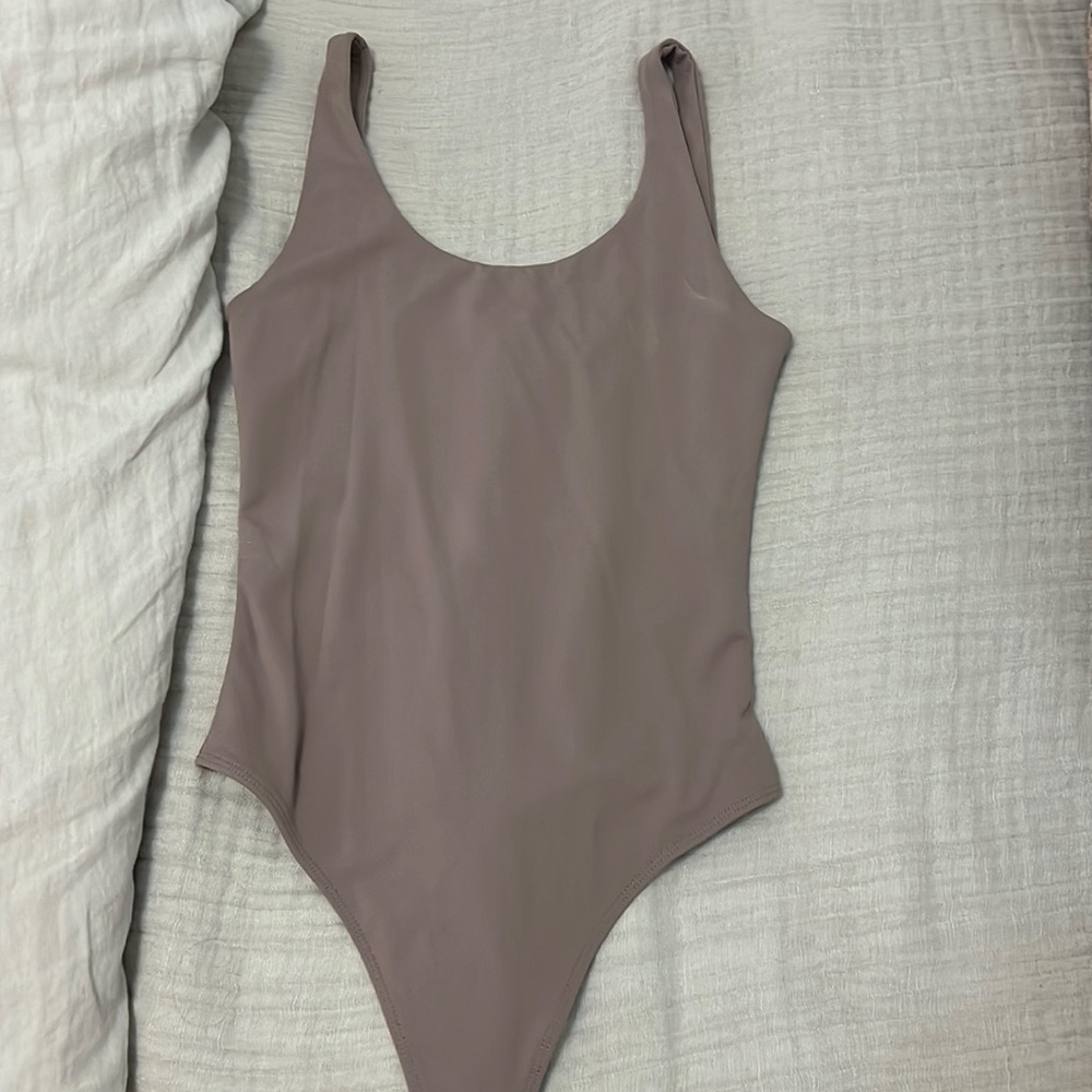 Babaton scoop neck scoop